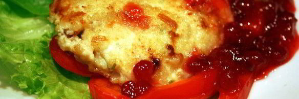 куриные котлеты с брусничным соусом