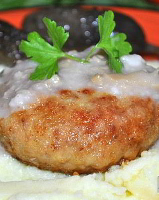 Мясные котлеты с грибами и грибным соусом