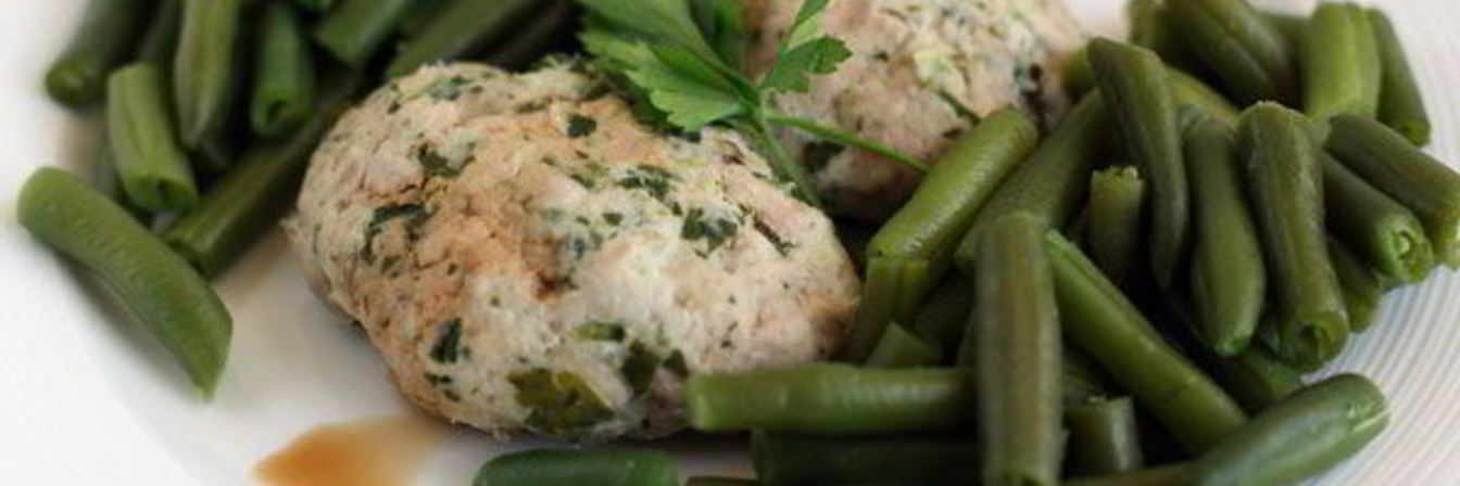 Паровые котлеты из индейки с зеленью