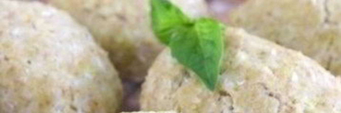 Паровые рыбные котлеты с перловкой