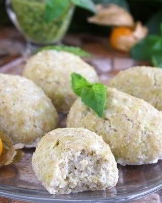 Паровые рыбные котлеты с перловкой