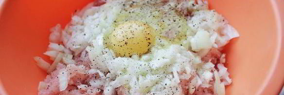 рубленные котлеты из куриного филе с сырной начинкой и зеленью