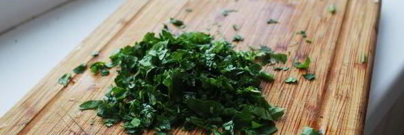 рубленные котлеты из куриного филе с сырной начинкой и зеленью