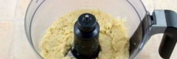 рыбные котлетки с зеленым горошком