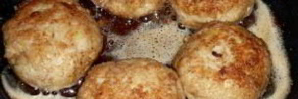 рыбные котлеты из щуки с салом