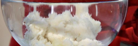 рыбные котлеты с картофельным пюре и соево-сметанным соусом