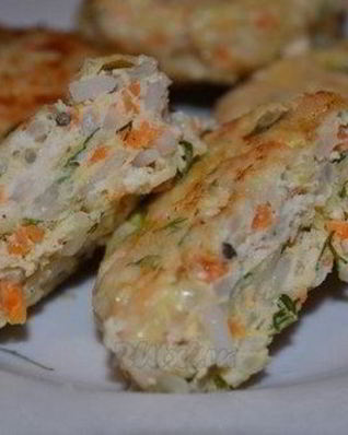 Сочные куриные котлетки с рисом и овощами