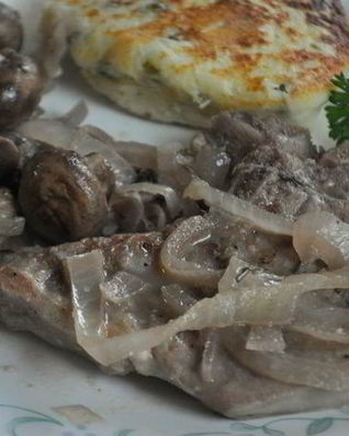 Свиные котлеты на косточке с грибами