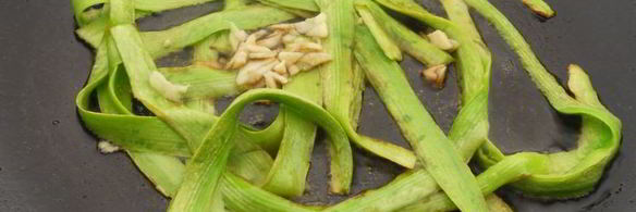 лапша из кабачков с соевым соусом и кунжутом