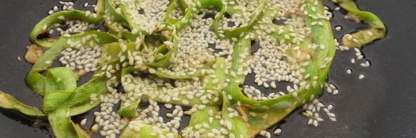 лапша из кабачков с соевым соусом и кунжутом