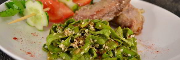 лапша из кабачков с соевым соусом и кунжутом