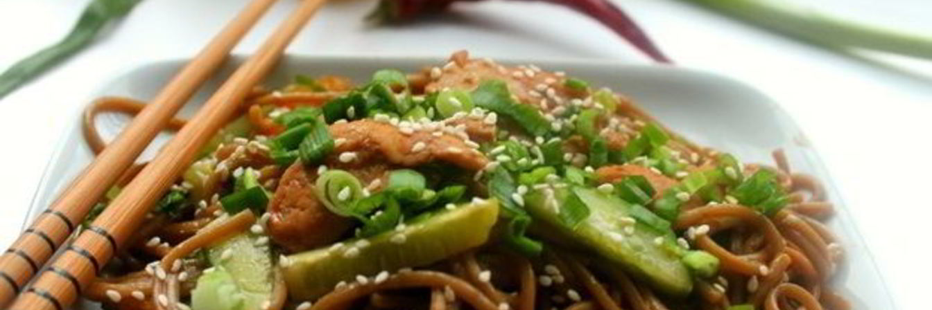 Лапша по-японски с курицей