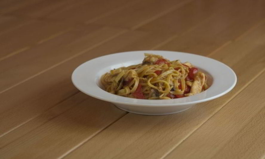 Рецепт лапши с курицей и овощами