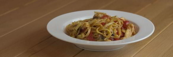 лапша с курицей и овощами