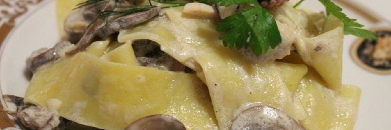 Лапша с морепродуктами и грибами