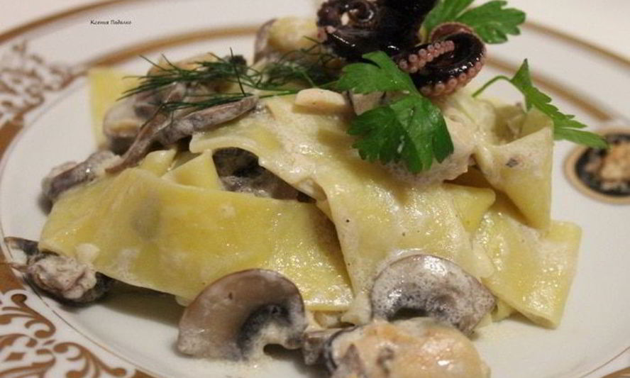 Рецепт лапши с морепродуктами и грибами