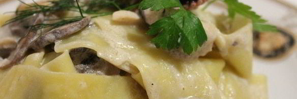 лапша с морепродуктами и грибами