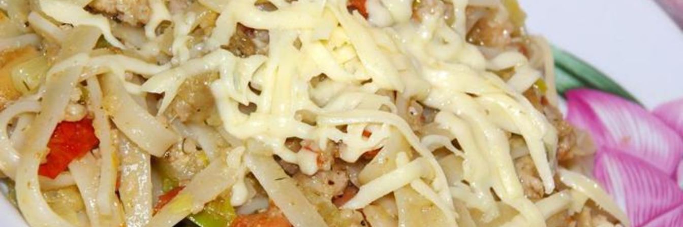 Лапша с мясным соусом по-домашнему