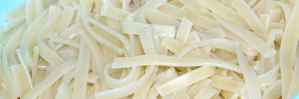 лапша с мясным соусом по-домашнему