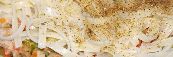 лапша с мясным соусом по-домашнему