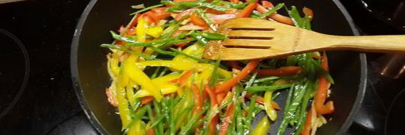 лапша с овощами и курицей