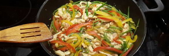 лапша с овощами и курицей