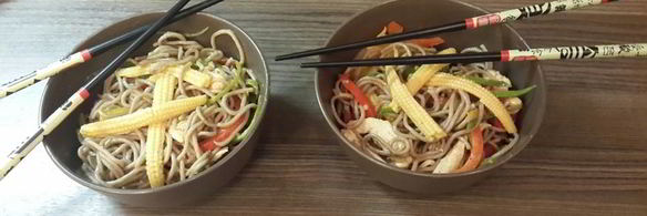 лапша с овощами и курицей