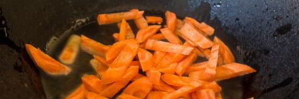 лапша с овощами и соевым соусом