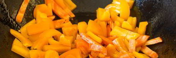 лапша с овощами и соевым соусом