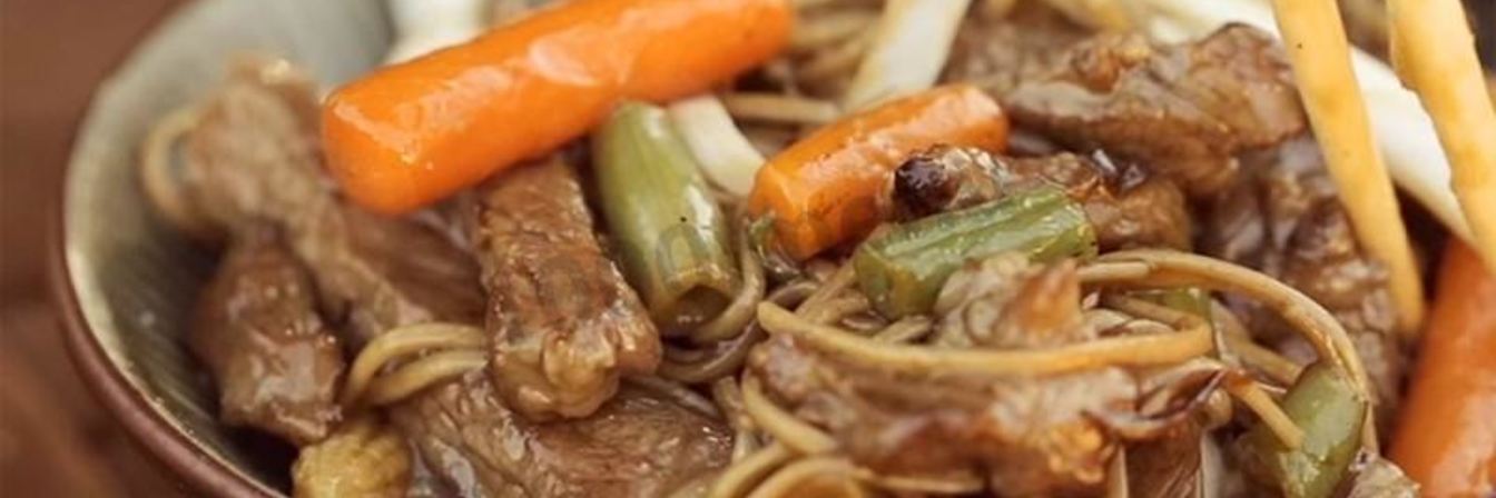 Лапша с соусом терияки и овощами