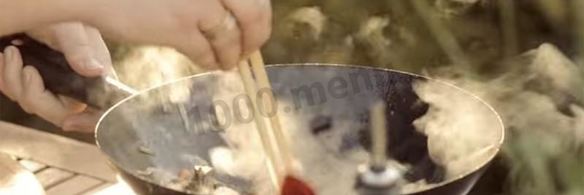 лапша с соусом терияки и овощами