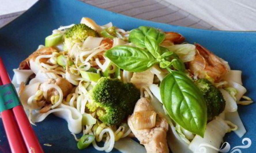 Рецепт лапши сайгон с курицей и креветками