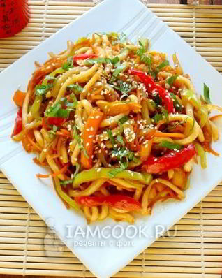 Лапша удон с кальмаром и овощами