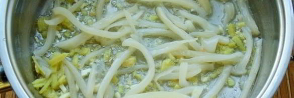 лапша удон с кальмаром и овощами