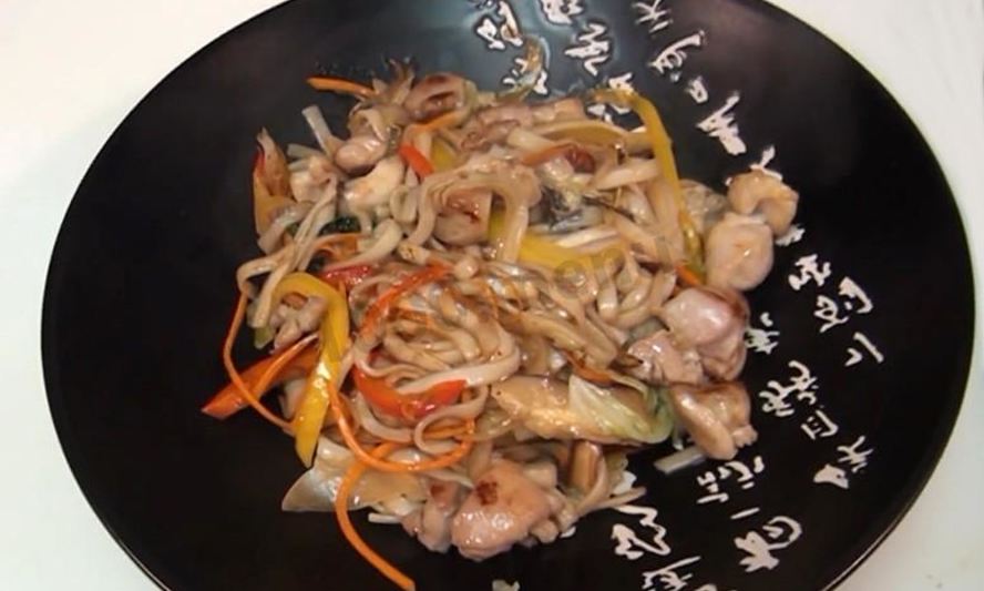 Рецепт лапши удон с курицей и овощами