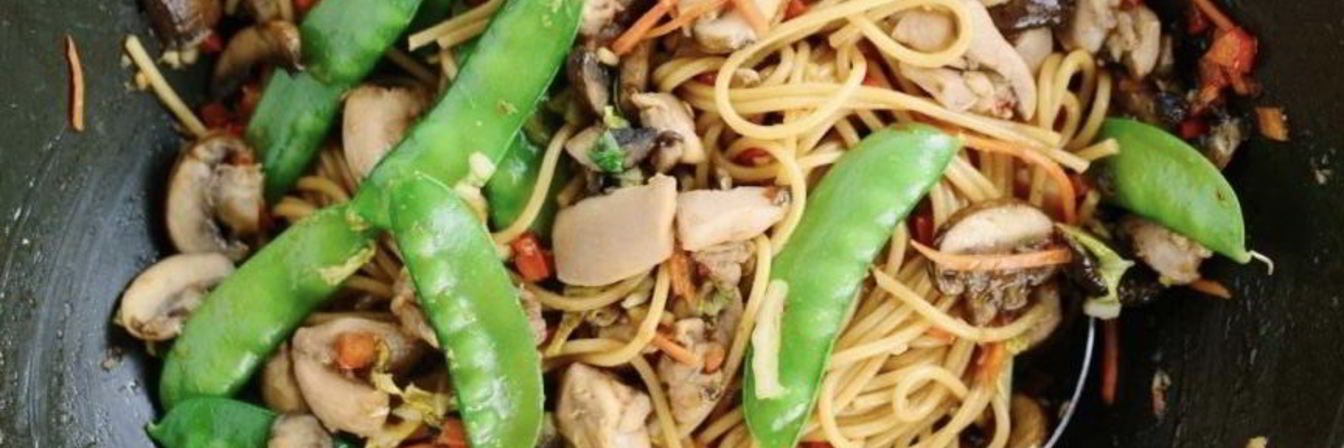 Лапша вок с курицей и овощами