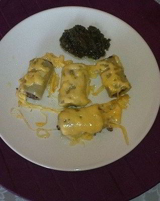 Каннеллони, фаршированные курицей с черносливом, с песто