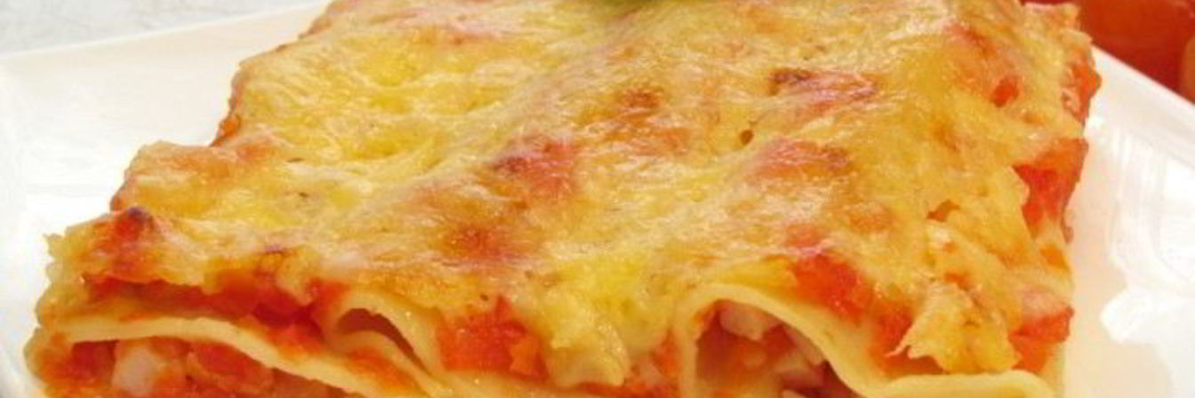 Каннеллони с беконом под томатным соусом