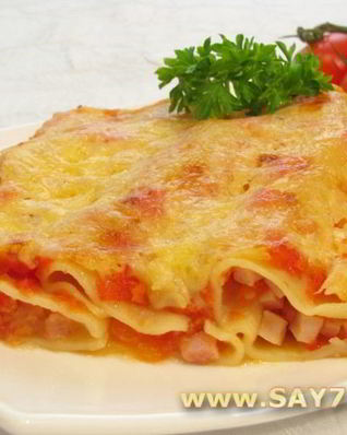 Каннеллони с беконом под томатным соусом