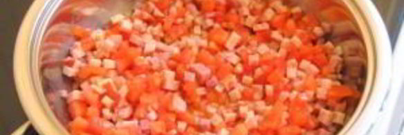 каннеллони с беконом под томатным соусом