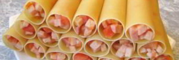 каннеллони с беконом под томатным соусом