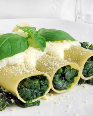 Каннеллони с начинкой из шпината и сыра