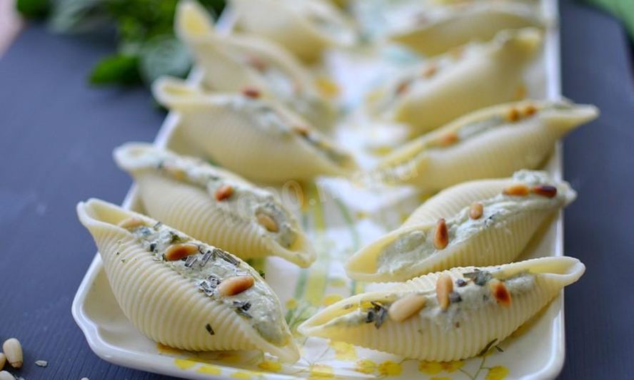 Рецепт конкильонь — макарон ракушки фаршированные рикоттой с песто