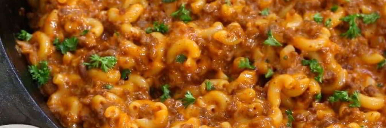 Макароны с фаршем и сыром в соусе