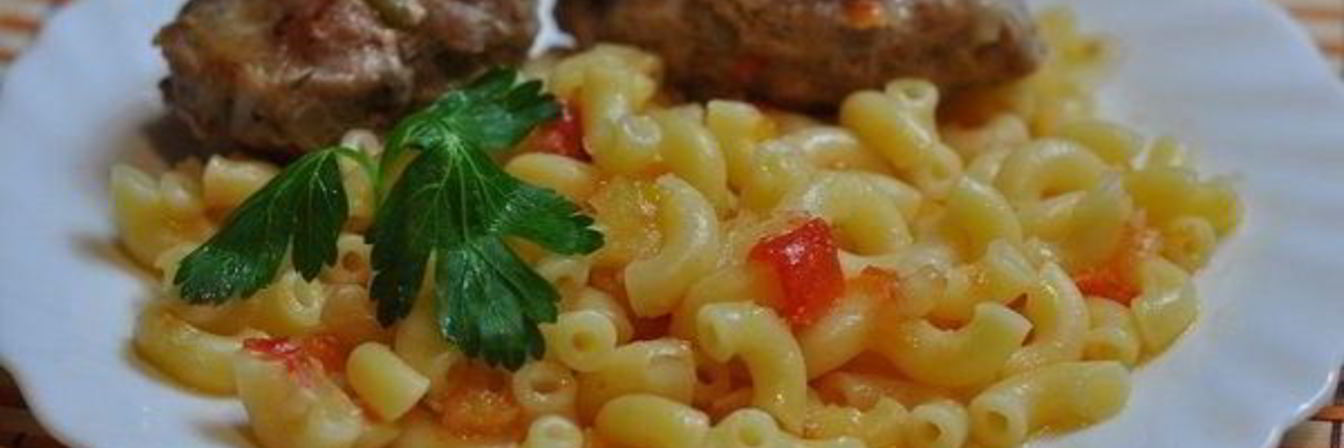 Макароны с котлетами