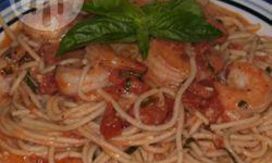 Рецепт макарон с креветками в розовом соусе