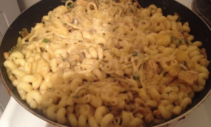 Рецепт макарон с курицей и грибами в сливочном соусе с карри