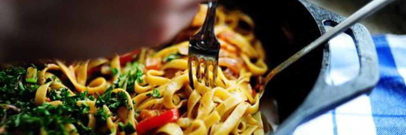 Макароны с курицей и овощами