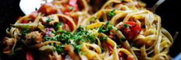 макароны с курицей и овощами