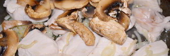 макароны с курицей в сливочном соусе с карри